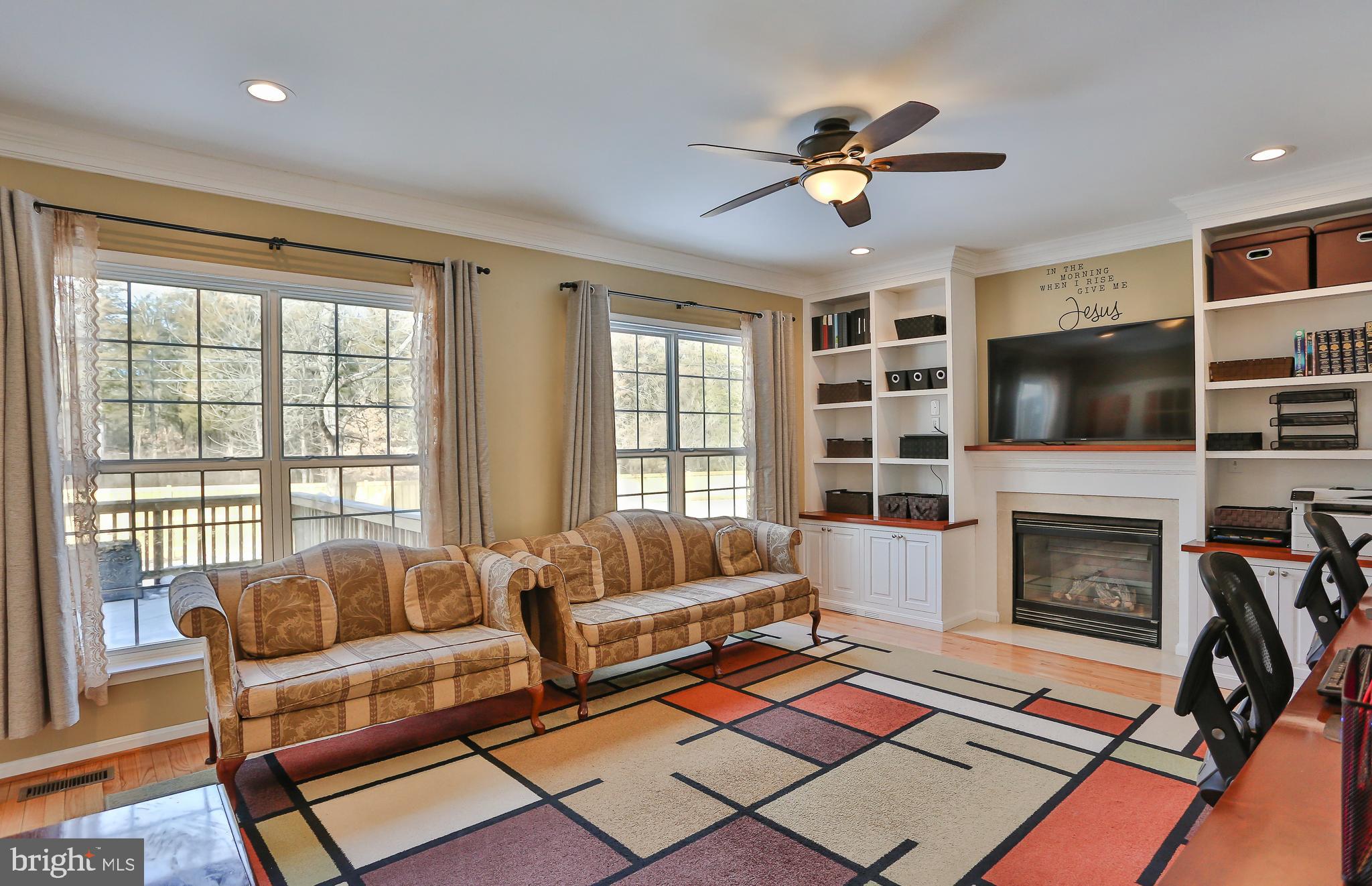 18251 Maple Spring Court Leesburg, VA 20176 - Photo 11 of 32 Large family room