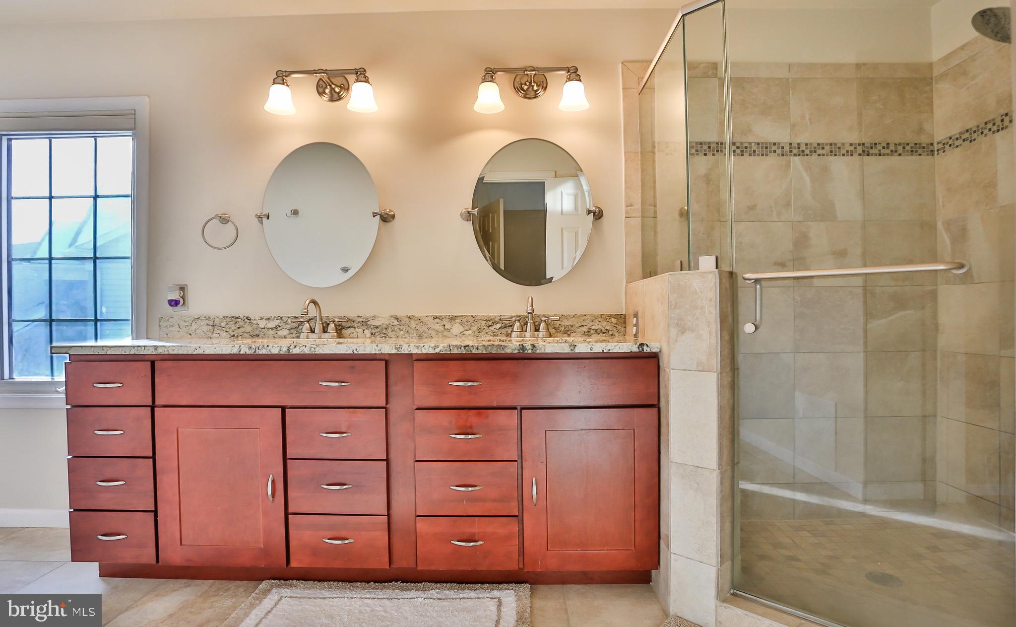 18251 Maple Spring Court Leesburg, VA 20176 - Photo 14 of 32 Master suite