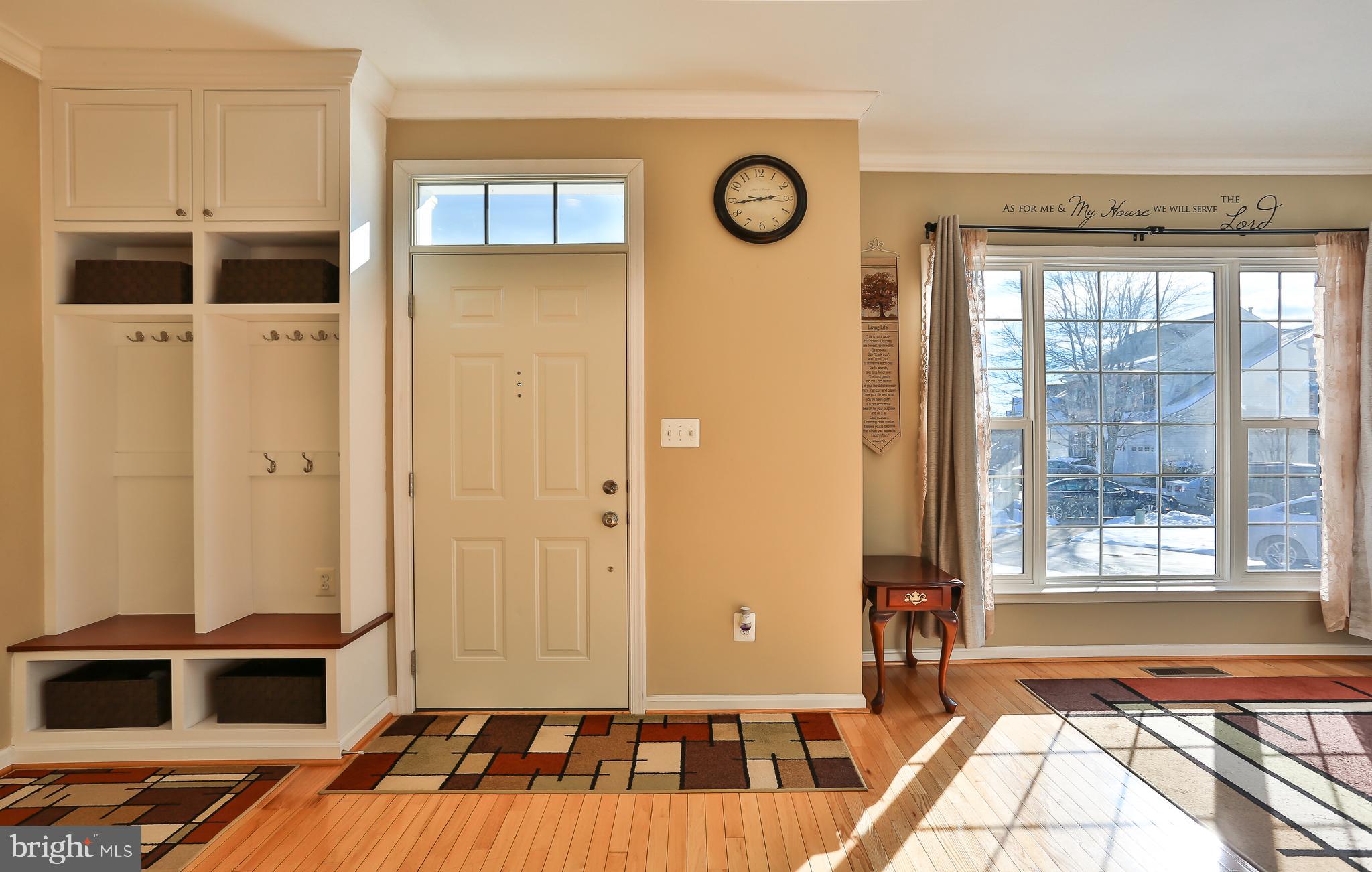 18251 Maple Spring Court Leesburg, VA 20176 - Photo 3 of 32 Open plan entrance