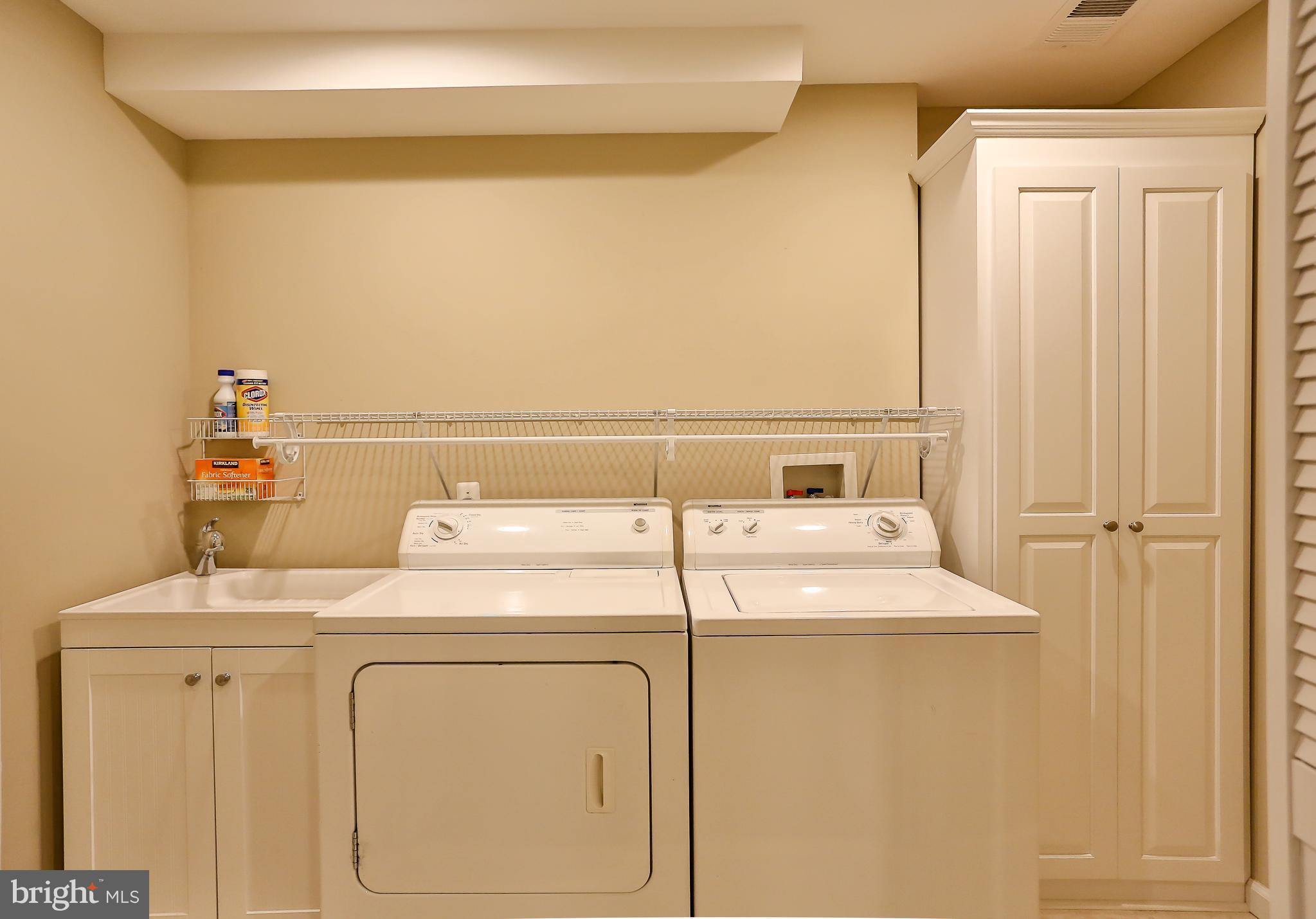 18251 Maple Spring Court Leesburg, VA 20176 - Photo 26 of 32 Laundry room