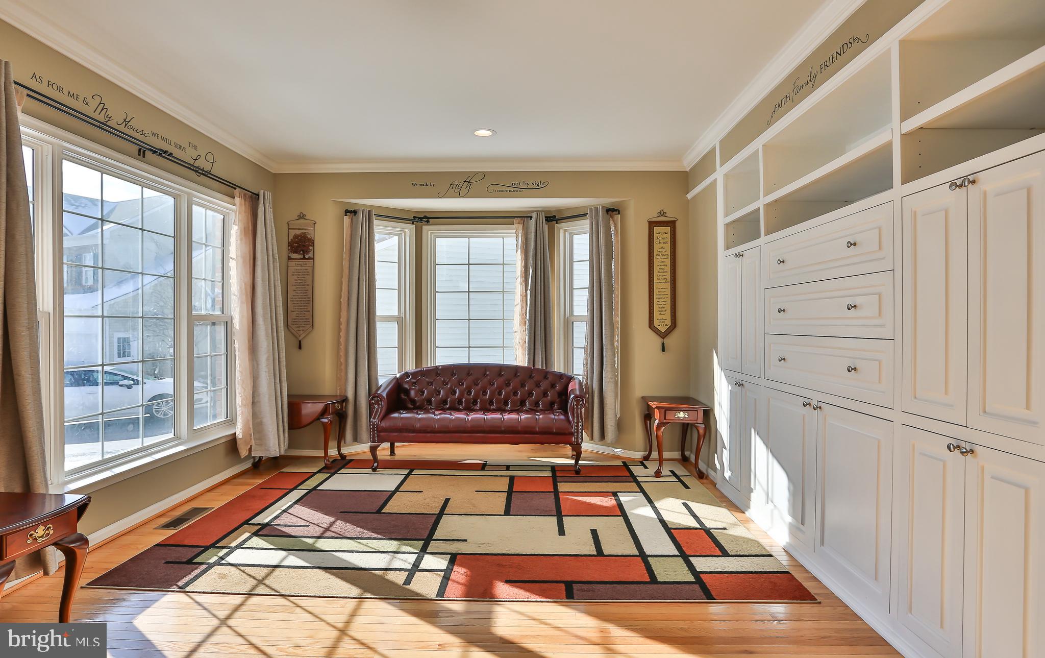 18251 Maple Spring Court Leesburg, VA 20176 - Photo 4 of 32 Living room with custom built ins