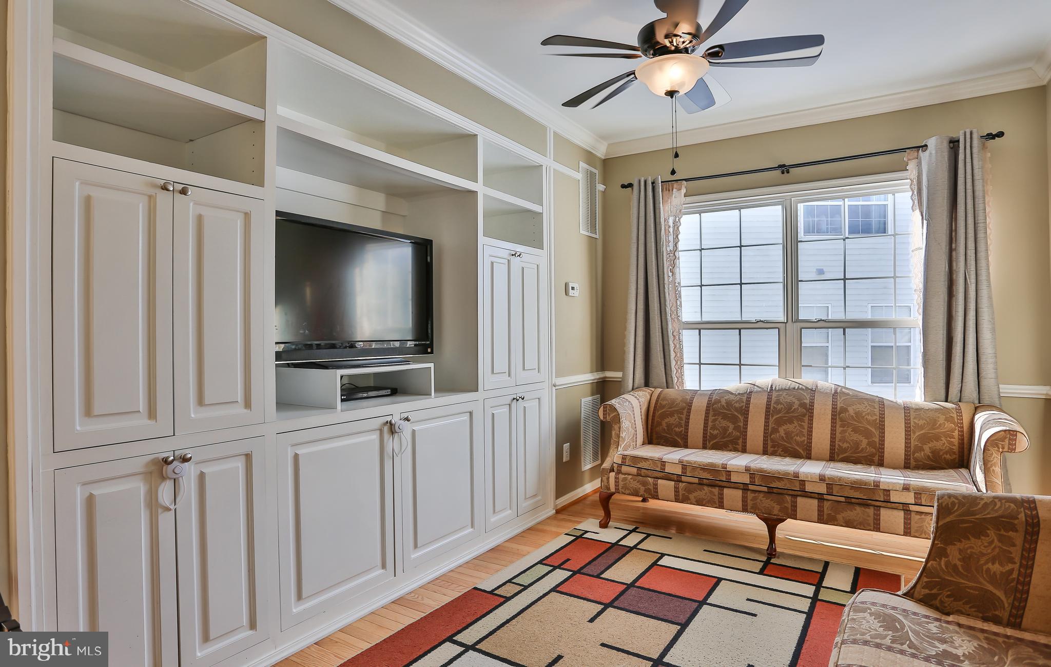 18251 Maple Spring Court Leesburg, VA 20176 - Photo 6 of 32 Dining room (currently used for home schooling)