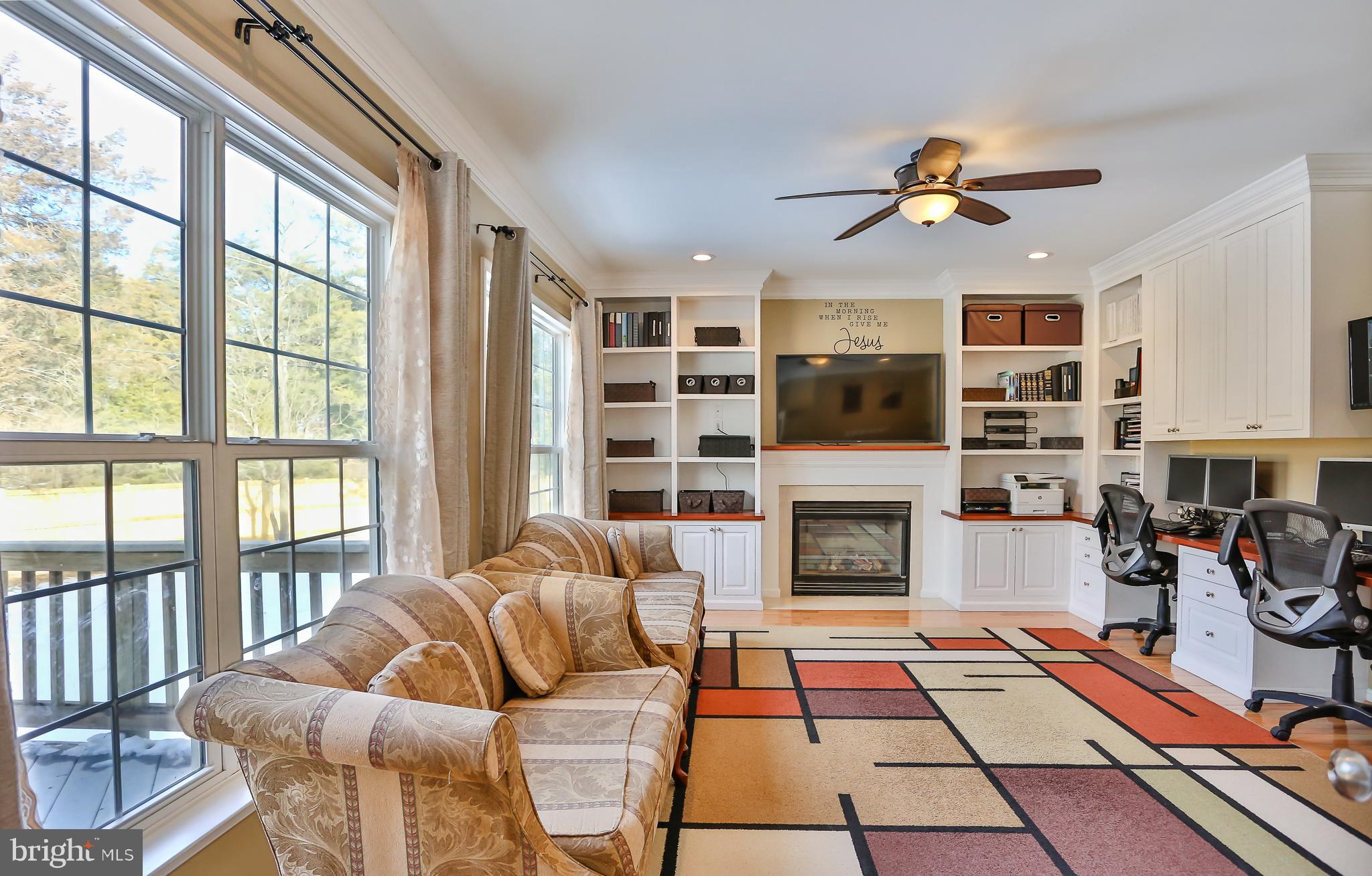 18251 Maple Spring Court Leesburg, VA 20176 - Photo 10 of 32 Large family room