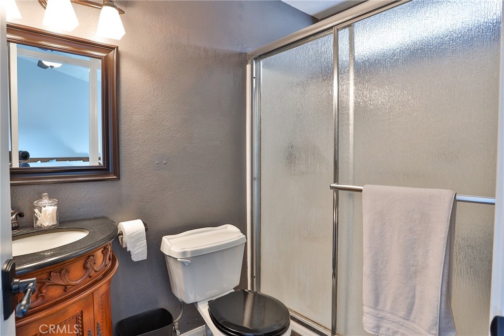 12309 Wintergreen Street Rancho Cucamonga, CA 91739 - Photo 21 of 32 Primary ensuite