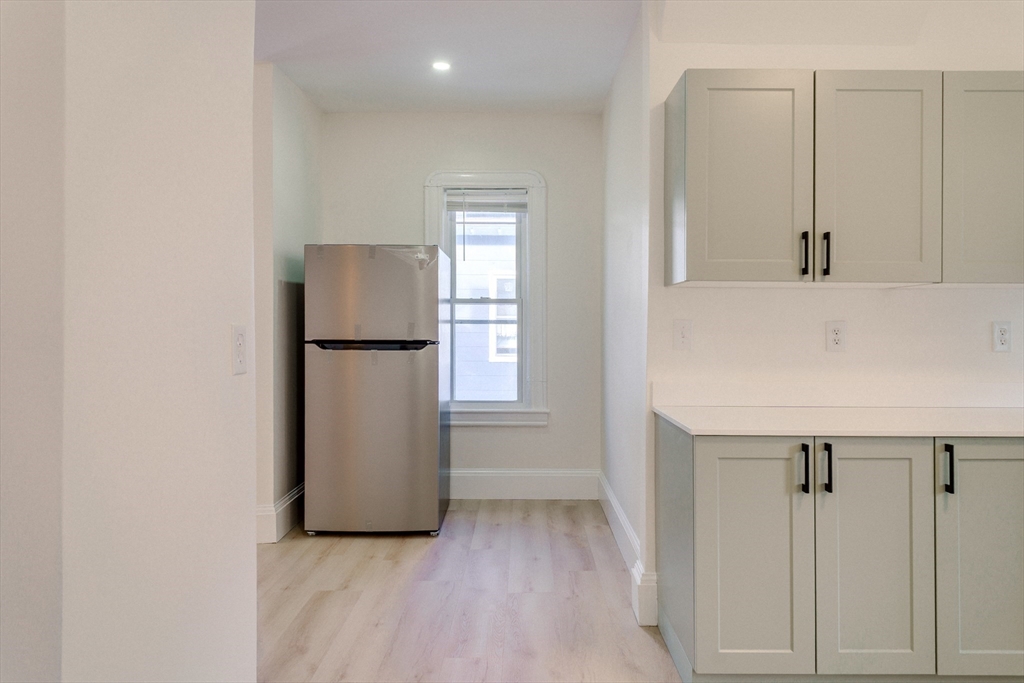 31 Firglade Avenue, Unit 31 Springfield, MA 01108 - Photo 2 of 22