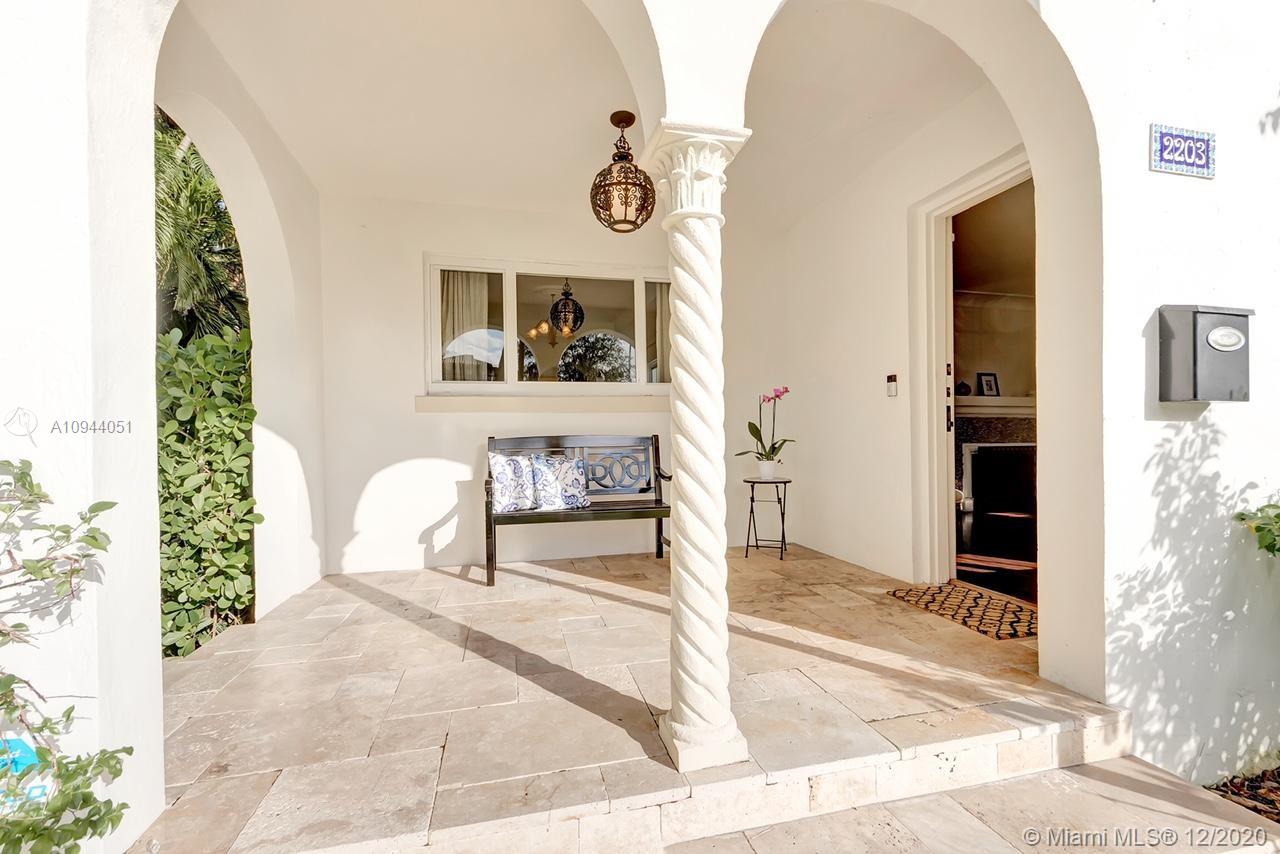 2203 North Bay Road Miami Beach, FL 33140 - Photo 4 of 36 a living room with furniture and a window
