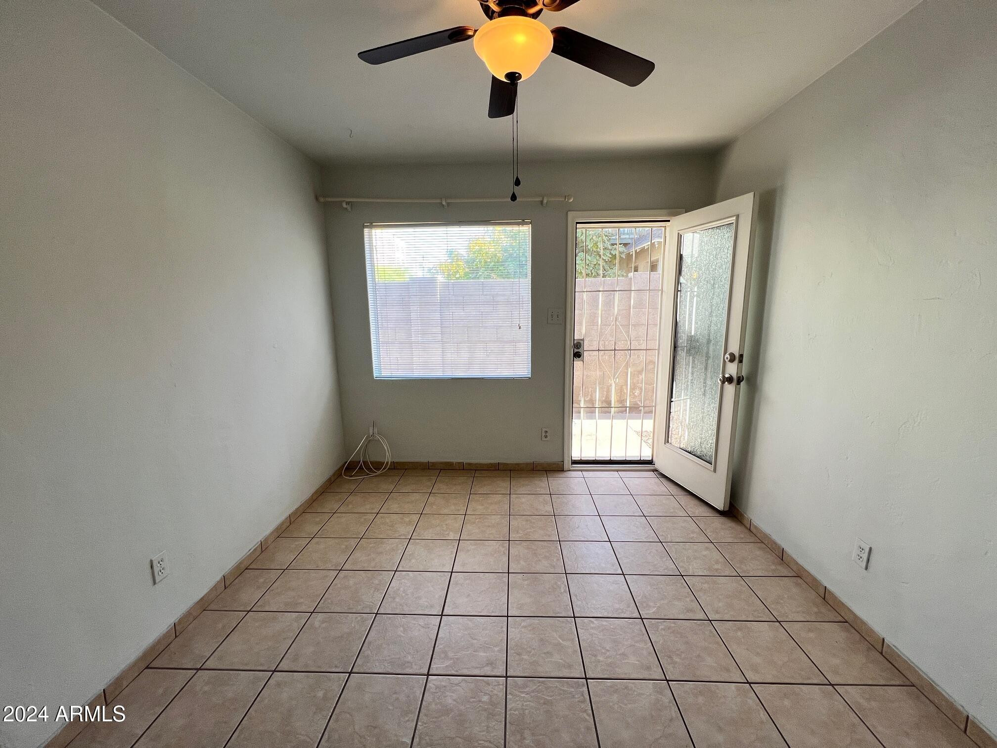 30 West Culver Street, Unit B Phoenix, AZ 85003 - Photo 17 of 36 a view of an empty room and window