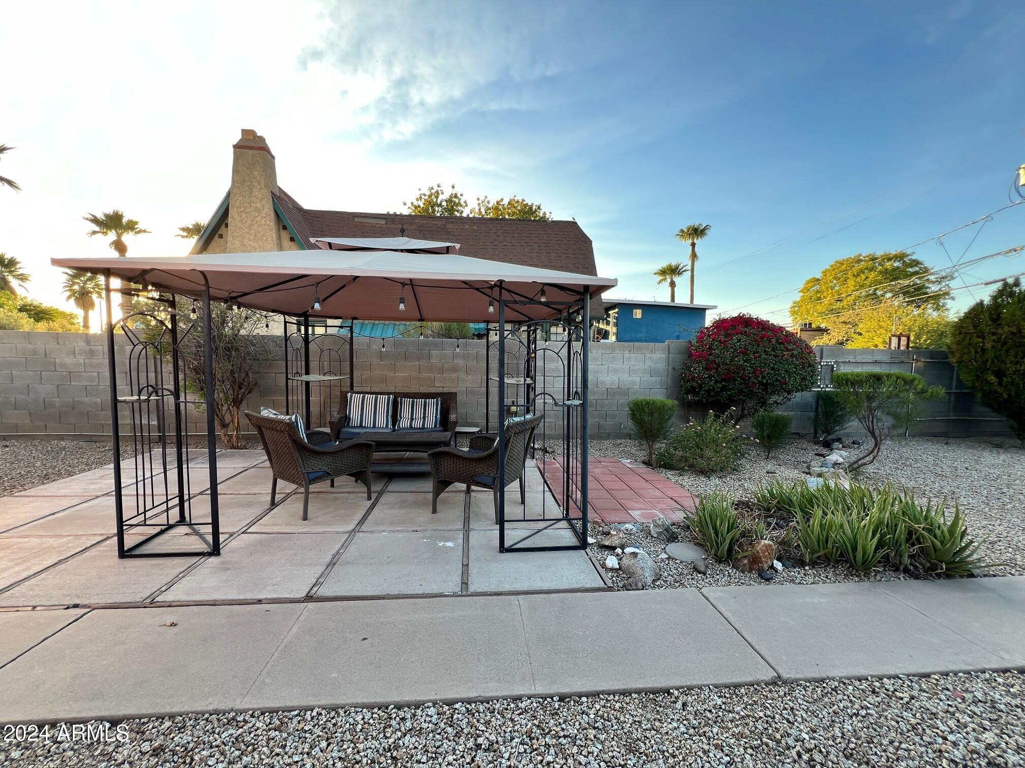 30 West Culver Street, Unit B Phoenix, AZ 85003 - Photo 32 of 36 a view of a patio with table and chairs under an umbrella
