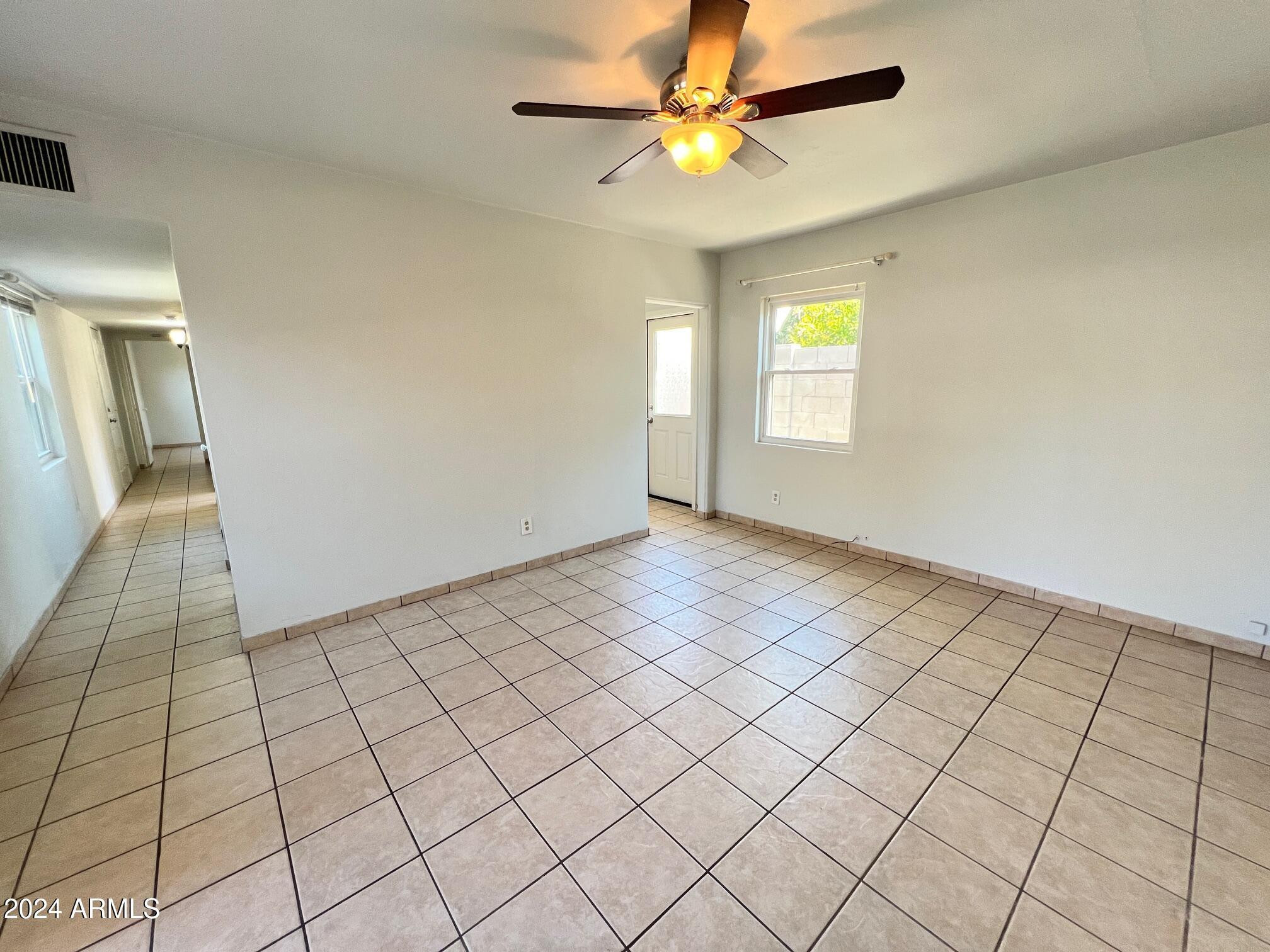30 West Culver Street, Unit B Phoenix, AZ 85003 - Photo 7 of 36 a view of an empty room and window