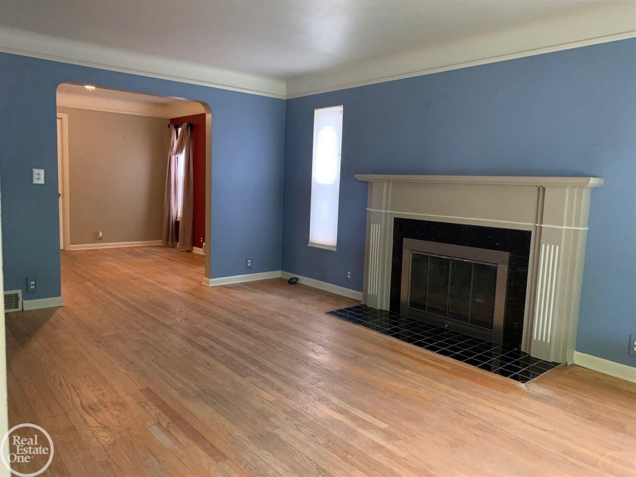 2065 Hampton Road Grosse Pointe, MI 48236 - Photo 2 of 12 31381429-1.JPG