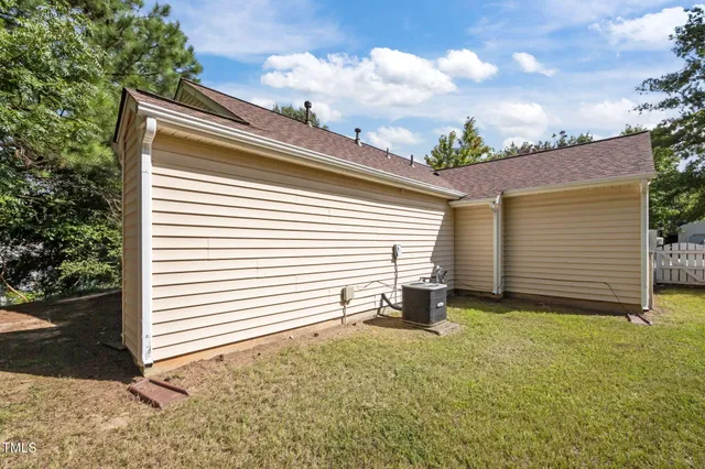 a view of a house with a yard and garage