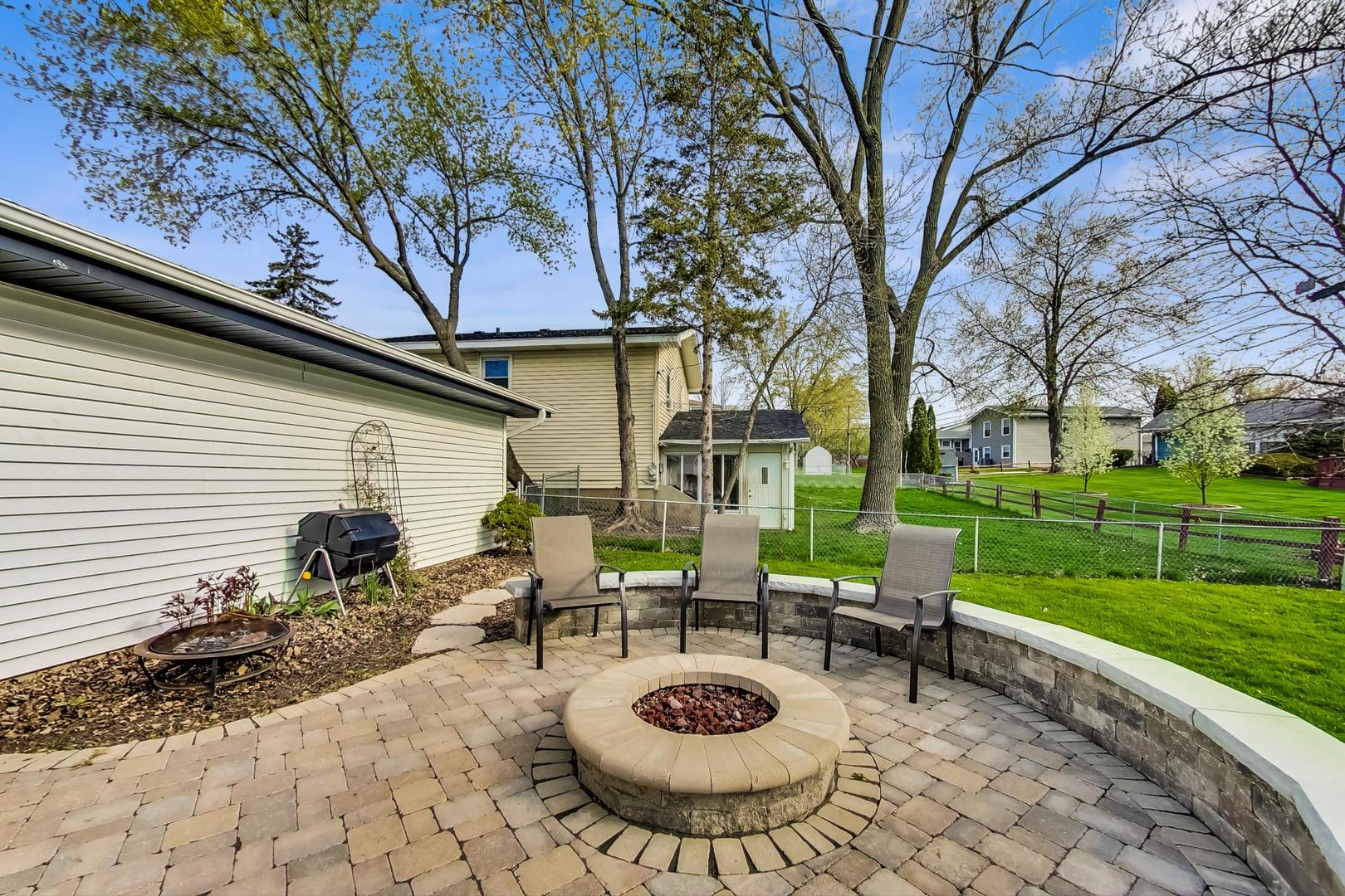 1925 Oakdale Road Hoffman Estates, IL 60169 - Photo 11 of 47