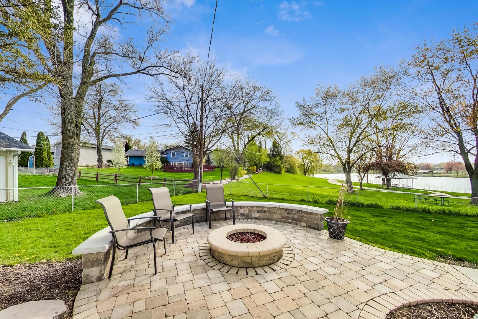 1925 Oakdale Road Hoffman Estates, IL 60169 - Photo 12 of 47