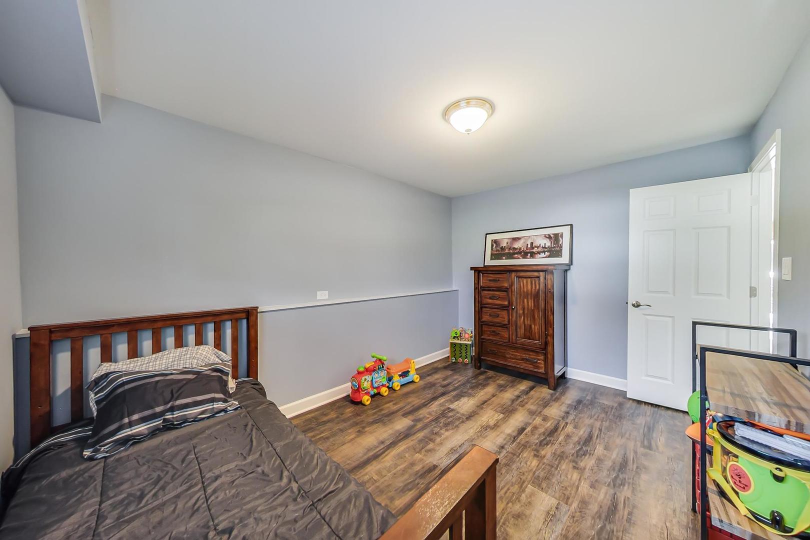 1925 Oakdale Road Hoffman Estates, IL 60169 - Photo 18 of 47