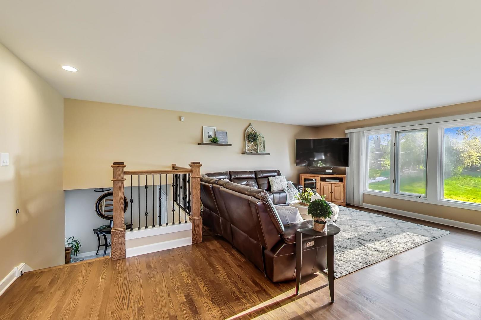 1925 Oakdale Road Hoffman Estates, IL 60169 - Photo 44 of 47