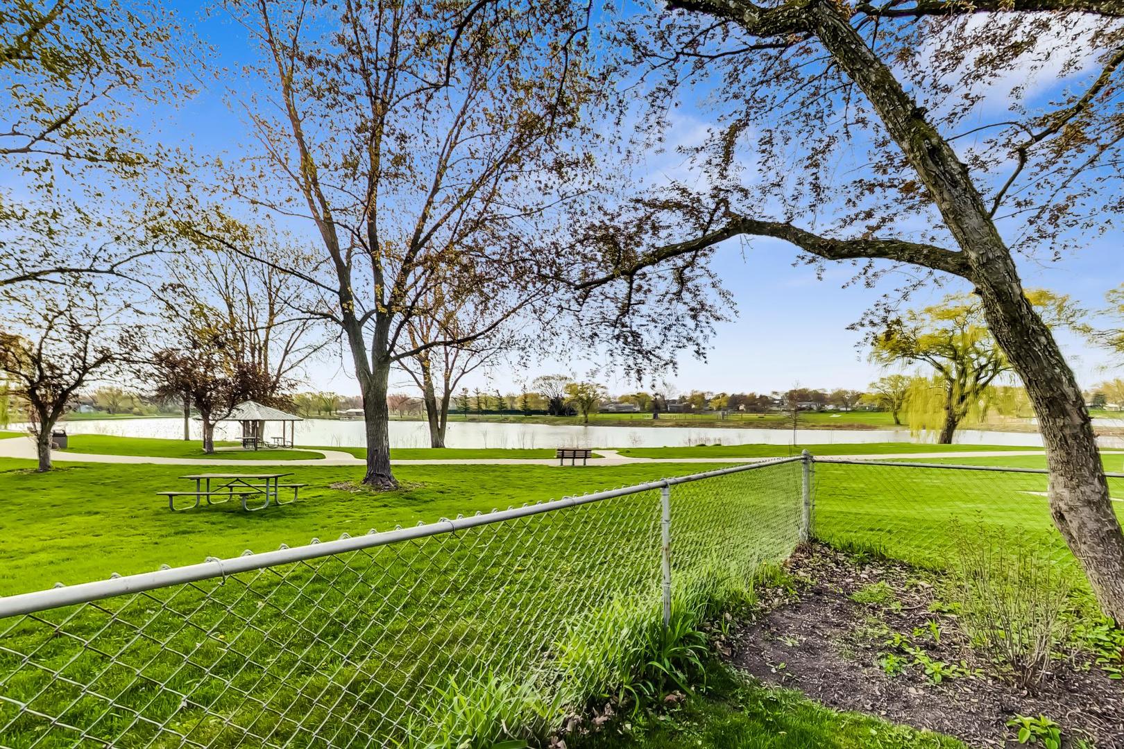 1925 Oakdale Road Hoffman Estates, IL 60169 - Photo 6 of 47