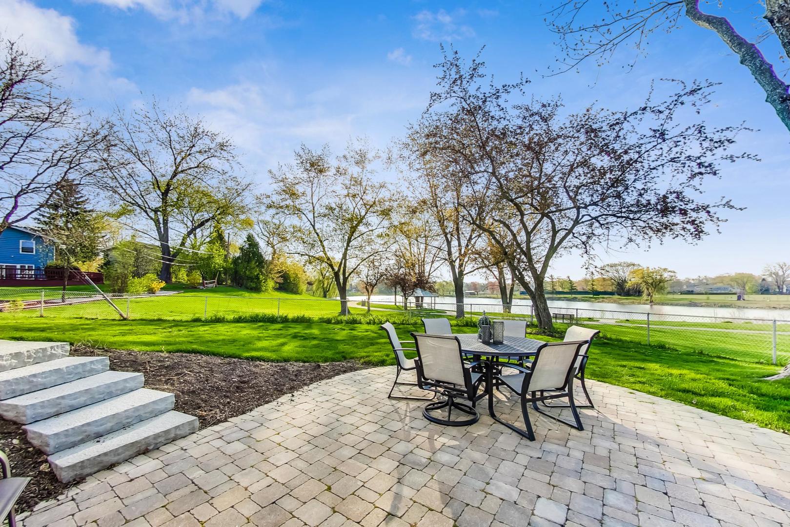 1925 Oakdale Road Hoffman Estates, IL 60169 - Photo 10 of 47