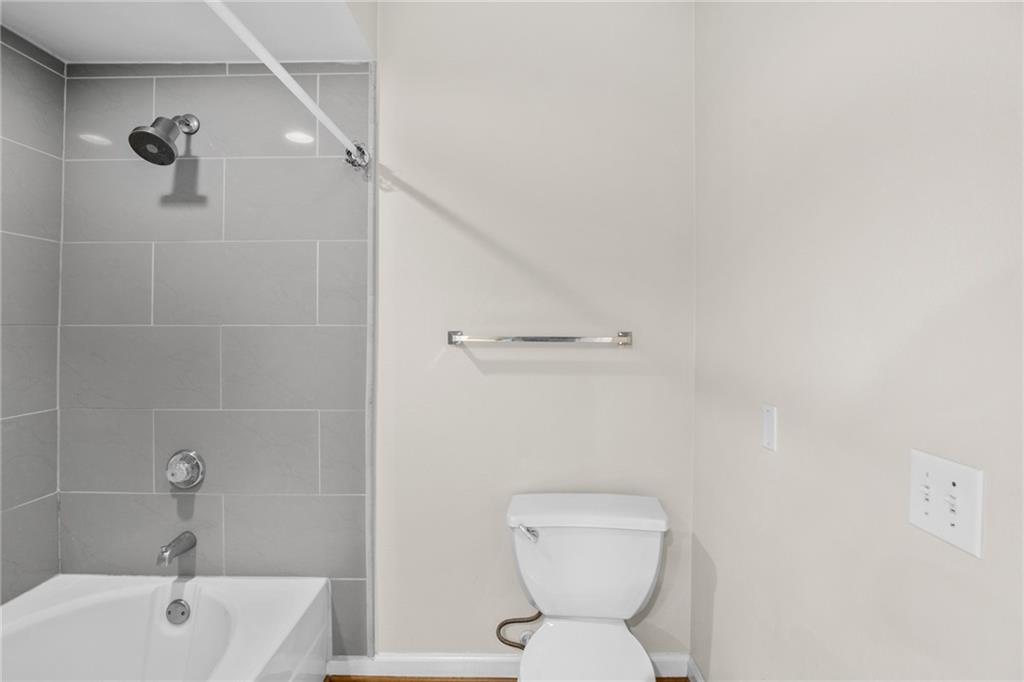 3777 Peachtree Road Northeast, Unit 1529 Atlanta, GA 30319 - Photo 19 of 45 a bathroom with a toilet a sink and bathtub