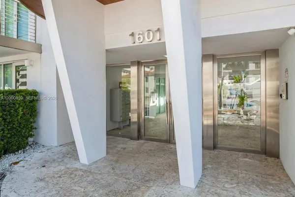 $2,800 | 1601 West Avenue, Unit 208, Miami Beach, FL 33139