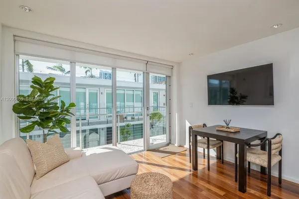 $2,800 | 1601 West Avenue, Unit 208, Miami Beach, FL 33139