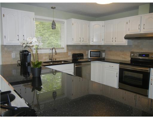 17 Timberhill Road Windham, ME 04062 - Photo 2 of 20 Kitchen. New top of the line Samsung...