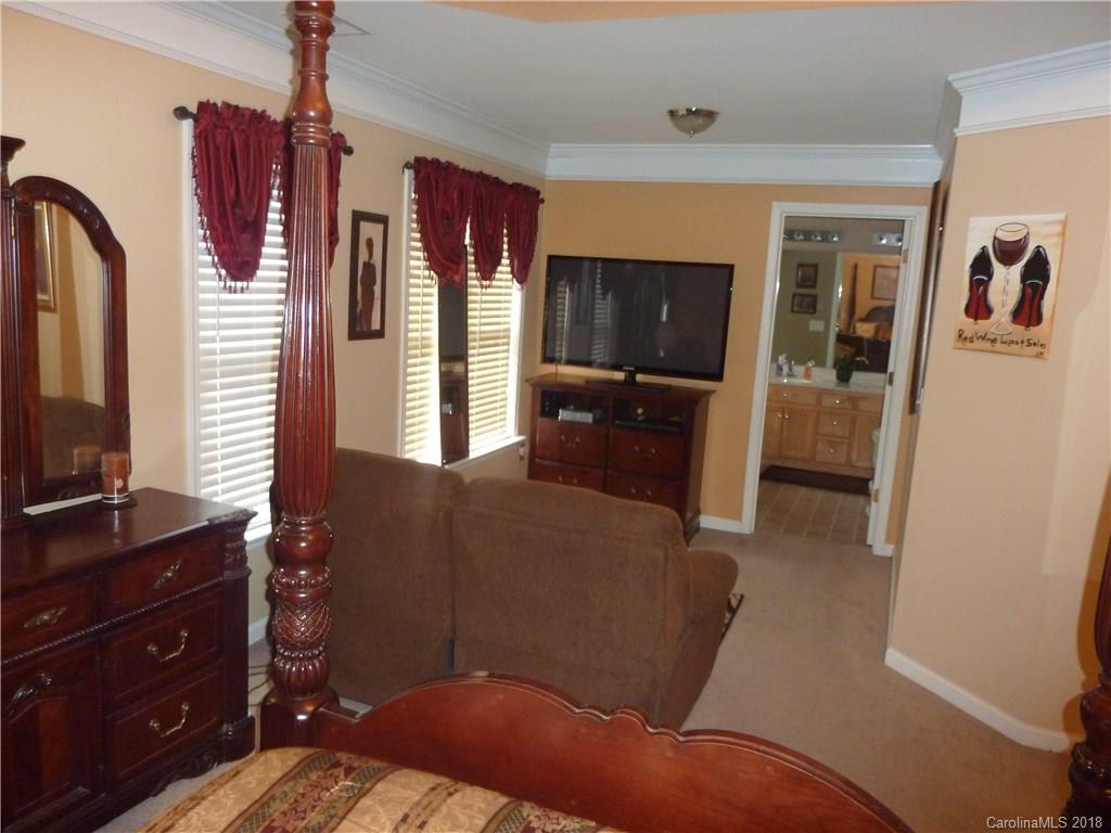 10730 Hellebore Road Charlotte, NC 28213 - Photo 12 of 18 Gallery Image 12