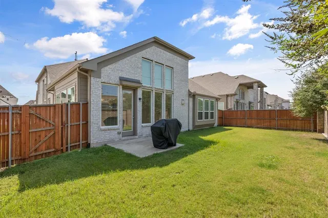 a view of a house with backyard and porch