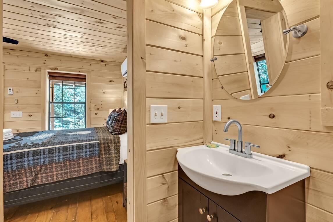 4560 Redwood Road Cosby, TN 37722 - Photo 12 of 16 Gallery Image 12