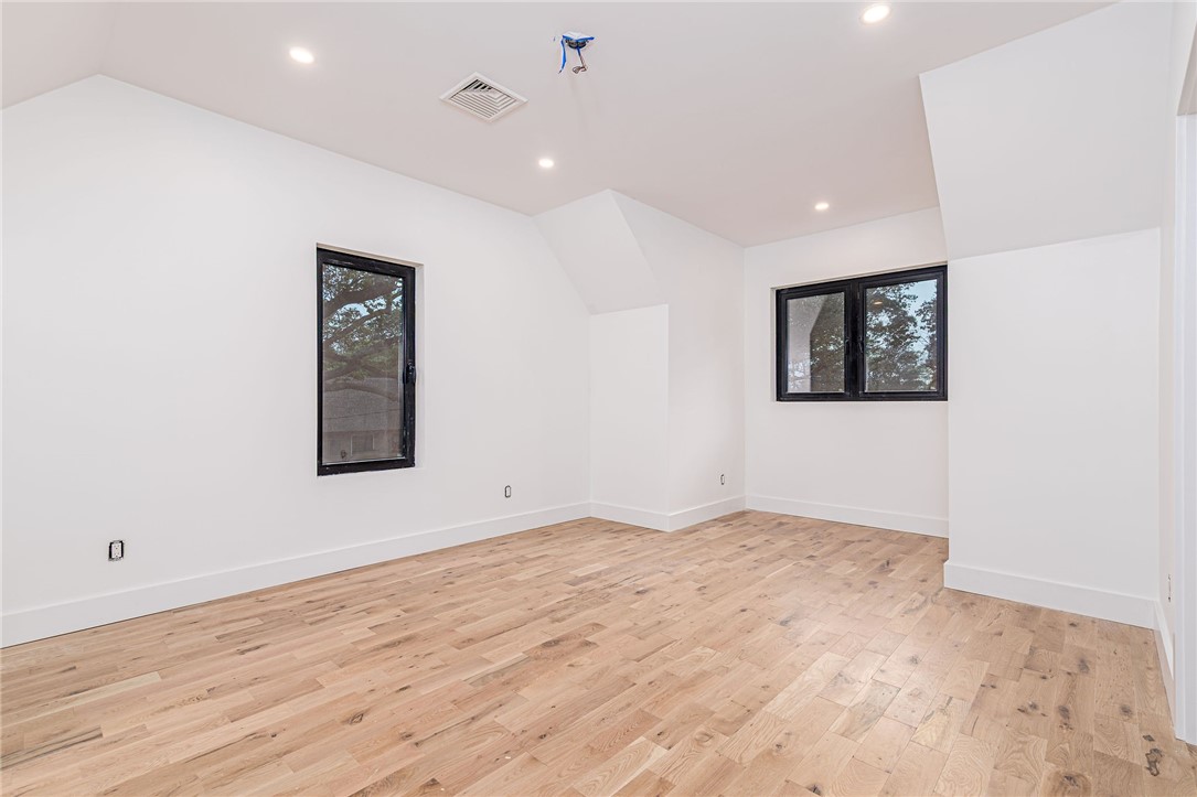 19 Castle Road Narragansett, RI 02882 - Photo 39 of 45 Guest Bed