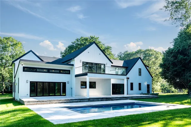 $3,395,000 | 19 Castle Road, Narragansett, RI 02882