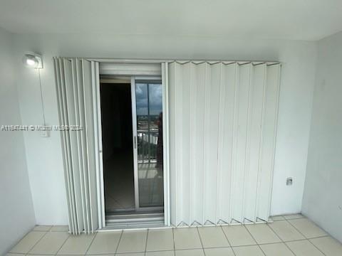 3850 Washington Street, Unit 1110 Hollywood, FL 33021 - Photo 11 of 29 a view of an empty room and window