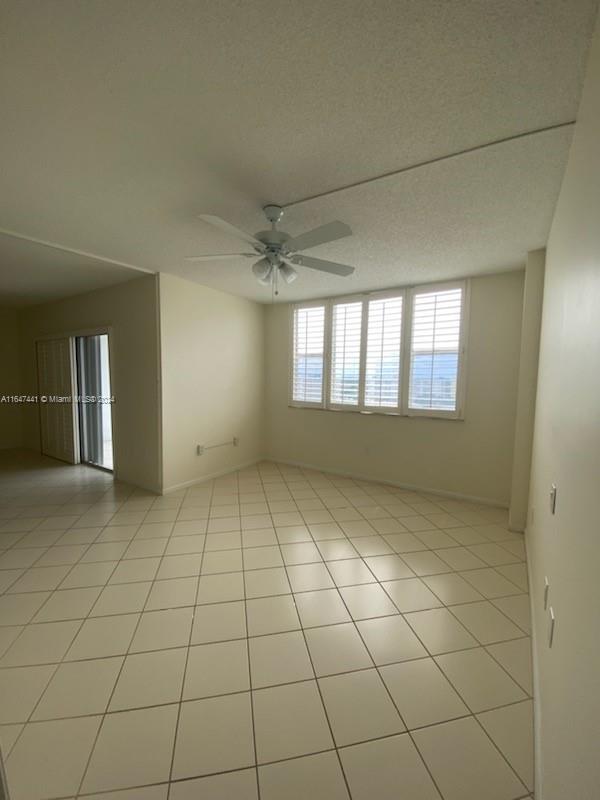 3850 Washington Street, Unit 1110 Hollywood, FL 33021 - Photo 20 of 29 a view of an empty room and window