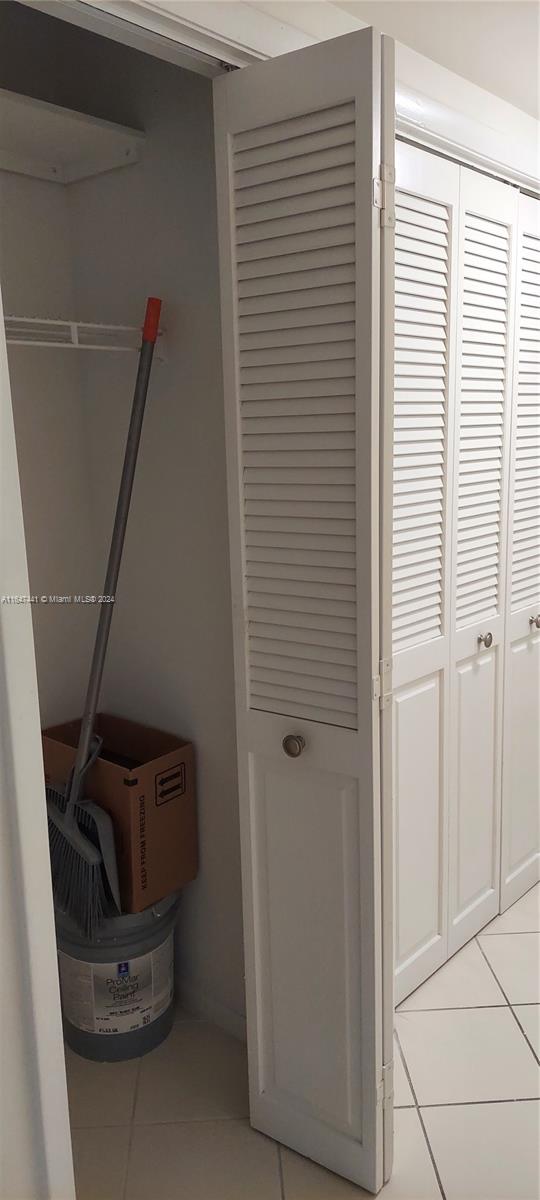 3850 Washington Street, Unit 1110 Hollywood, FL 33021 - Photo 24 of 29 a view of an empty room with a window