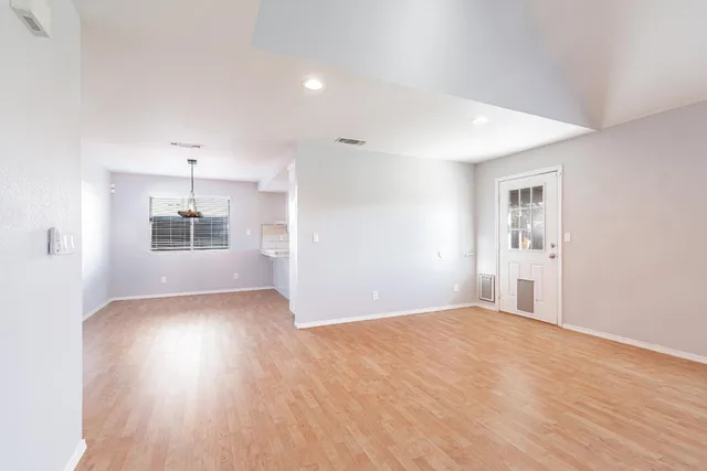 $525,000 | 877 North Chapel Hill Avenue, Clovis, CA 93611