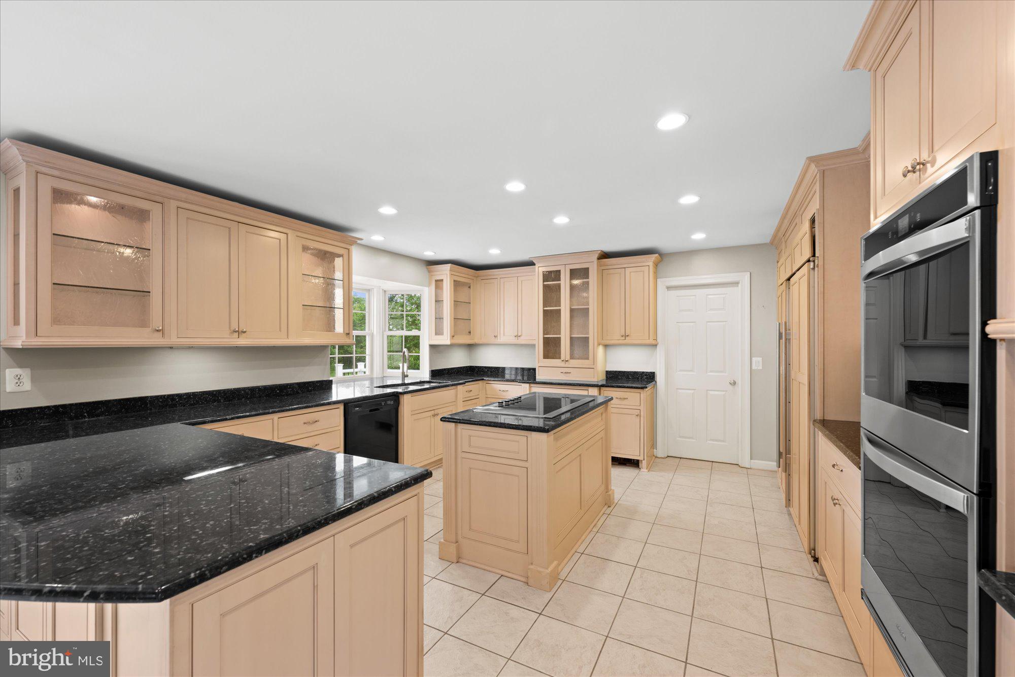 17017 Spates Hill Road Poolesville, MD 20837 - Photo 18 of 59 ...and granite counters. High end appliances