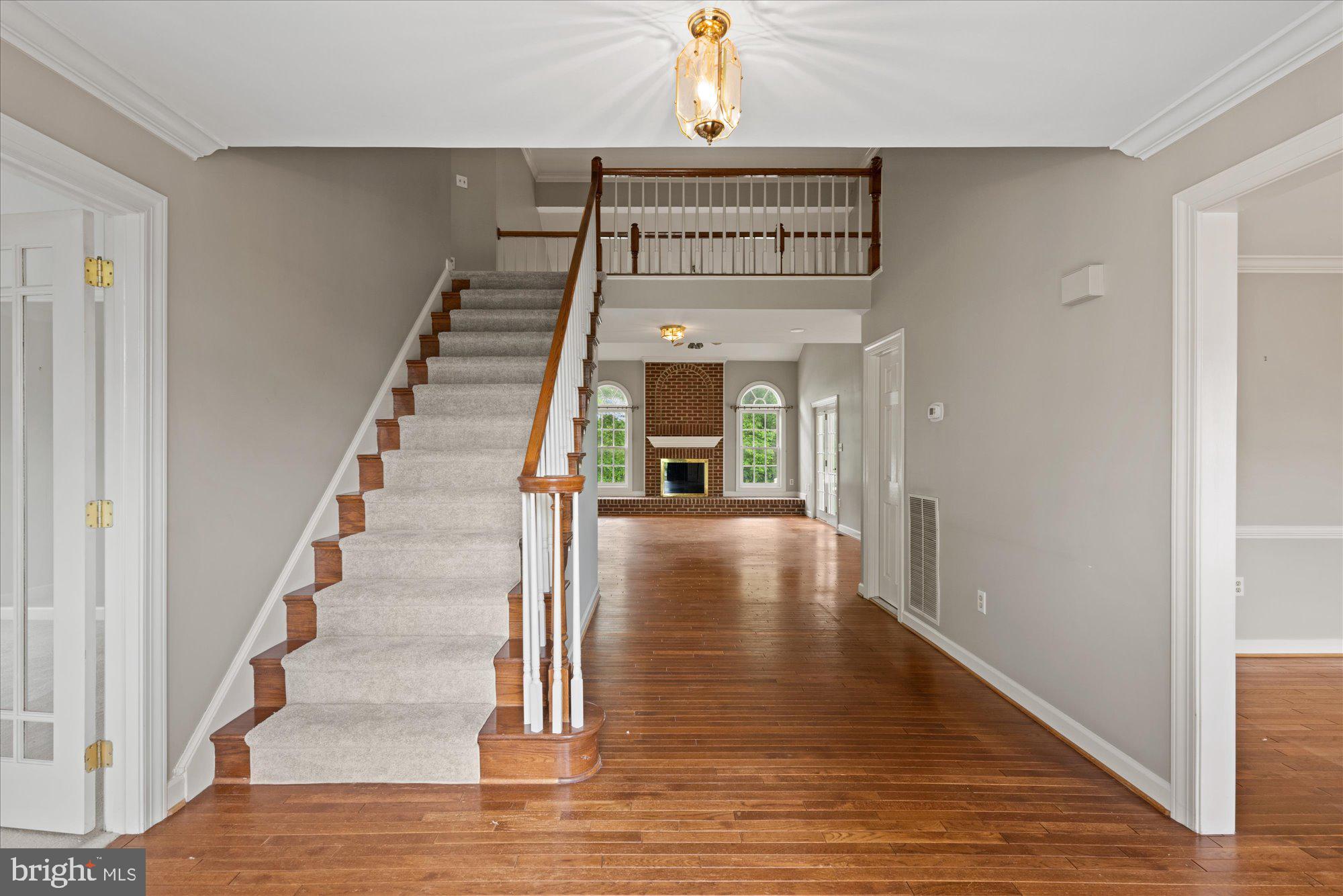 17017 Spates Hill Road Poolesville, MD 20837 - Photo 2 of 59 Gracious entry foyer...