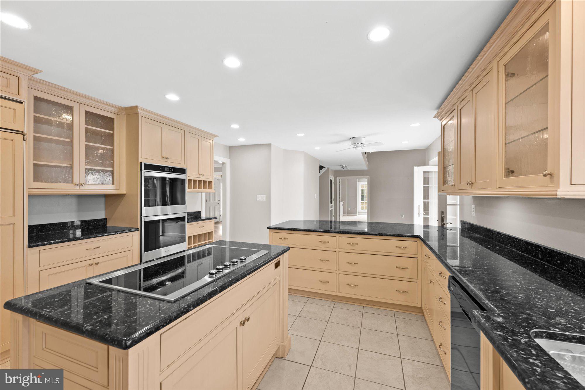 17017 Spates Hill Road Poolesville, MD 20837 - Photo 21 of 59 Kitchen is adjacent to a mudroom/laundry room