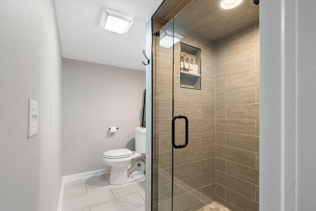 429 East Beaumont Road Columbus, OH 43214 - Photo 45 of 61 Lower Level Full Bathroom
