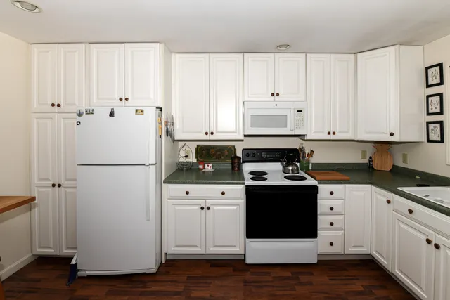 $379,000 | 27 Stonehedge Drive, Bridgton, ME 04009