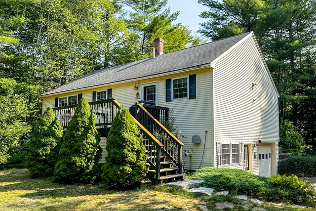 $379,000 | 27 Stonehedge Drive, Bridgton, ME 04009