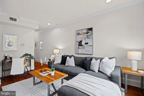 $325,000 | 1708 Pine Street, Unit 3F, Philadelphia, PA 19103