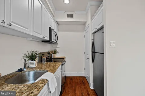 $325,000 | 1708 Pine Street, Unit 3F, Philadelphia, PA 19103