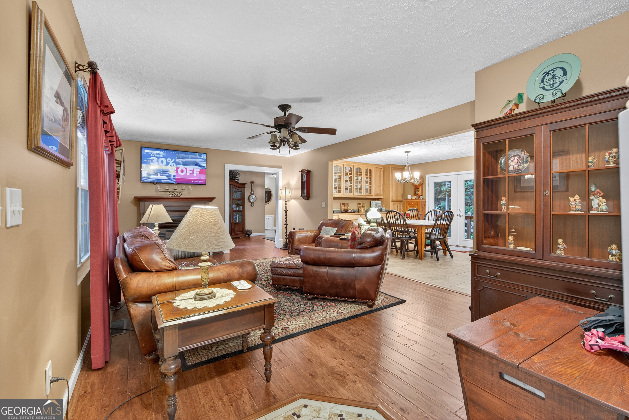75 Juniper Trail Clayton, GA 30525 - Photo 4 of 38 a living room with furniture