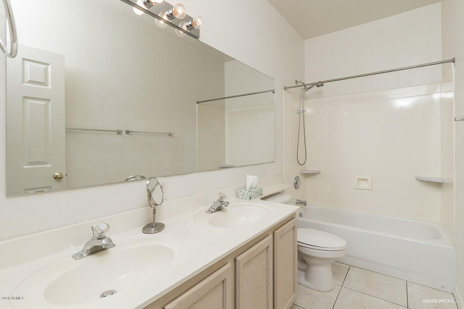 2840 East Fremont Road Phoenix, AZ 85042 - Photo 11 of 16 Guest Bathroom