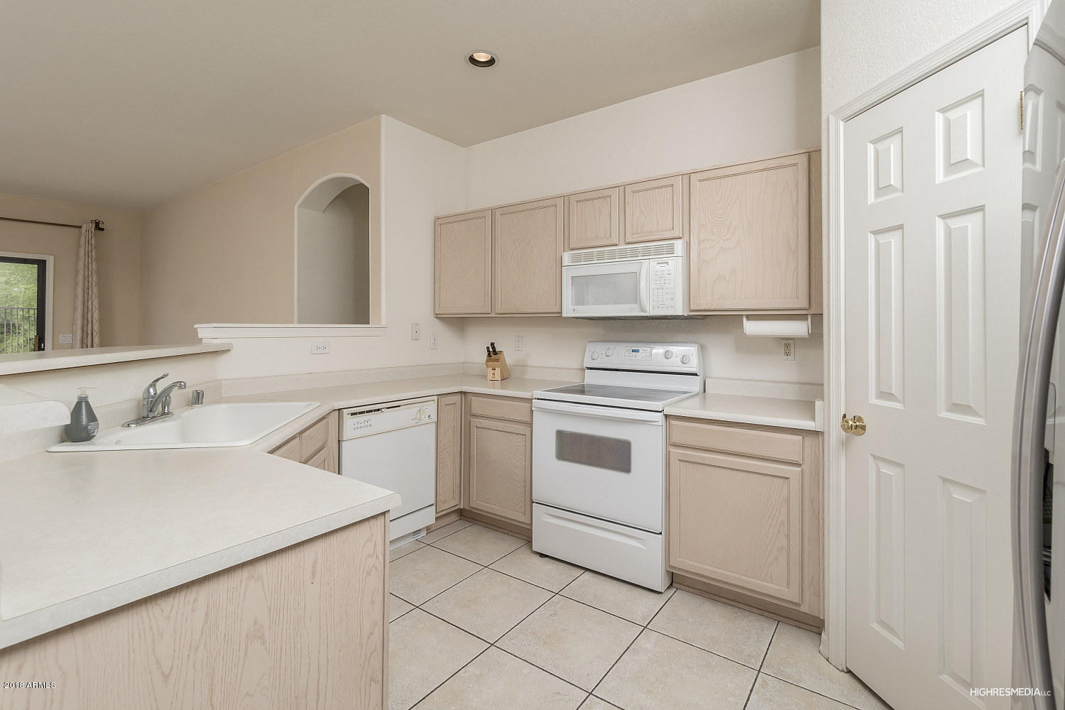 2840 East Fremont Road Phoenix, AZ 85042 - Photo 6 of 16 Kitchen