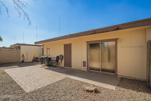a view of a garage