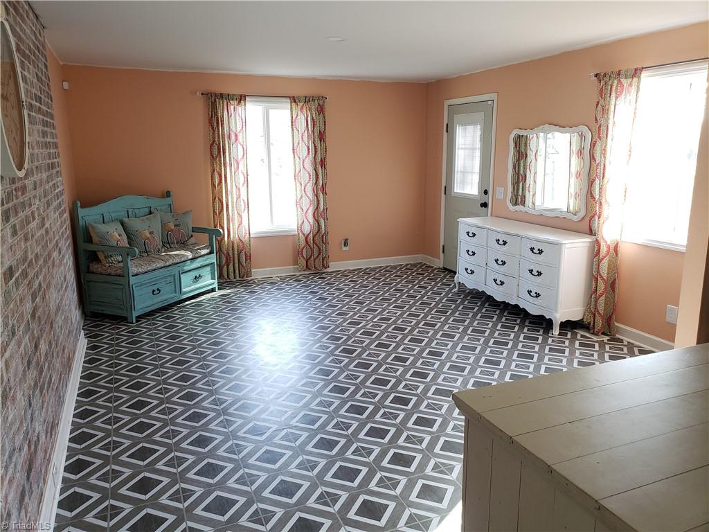 2204 Carolina Road Burlington, NC 27217 - Photo 11 of 36 Gallery Image 11
