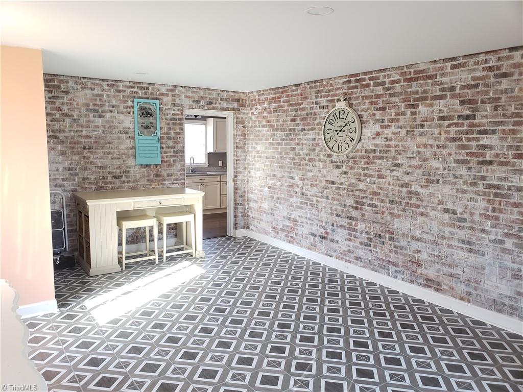2204 Carolina Road Burlington, NC 27217 - Photo 12 of 36 Gallery Image 12