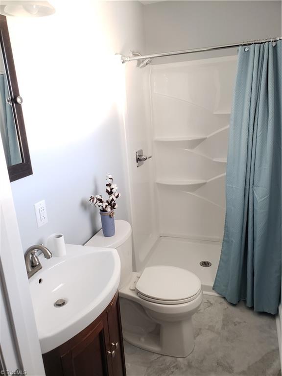 2204 Carolina Road Burlington, NC 27217 - Photo 7 of 36 Gallery Image 7