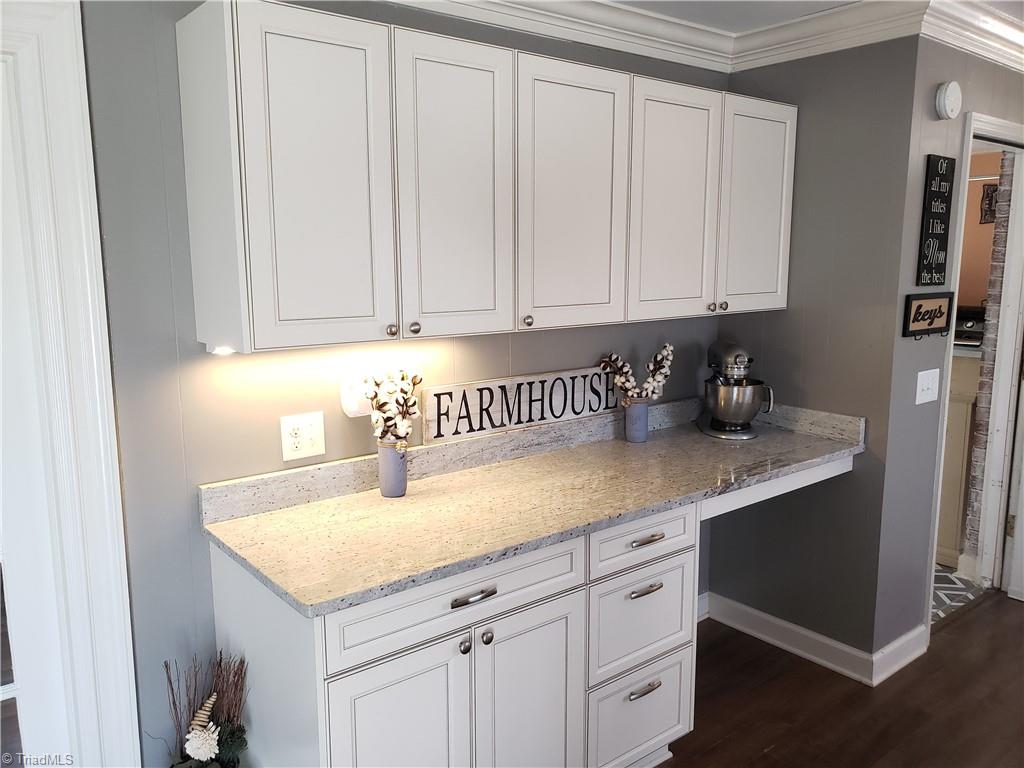 2204 Carolina Road Burlington, NC 27217 - Photo 9 of 36 Gallery Image 9